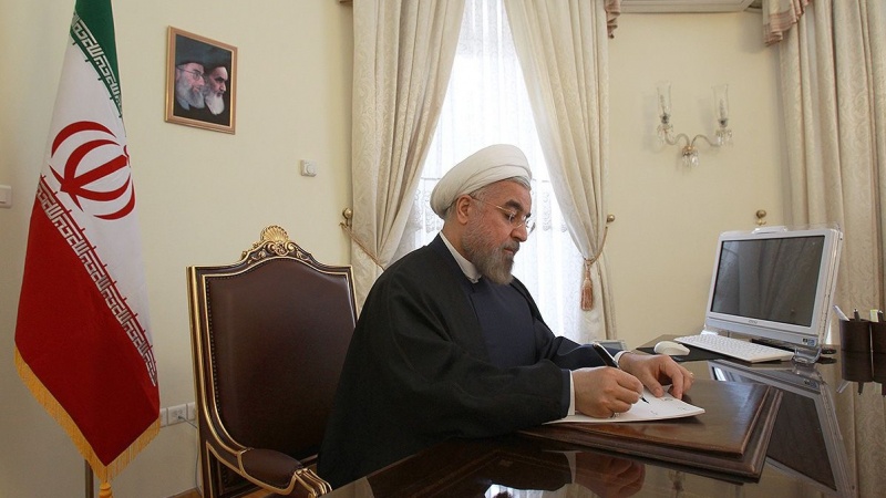 Iranpress: Rouhani congratulates Cuban president on Liberation Day