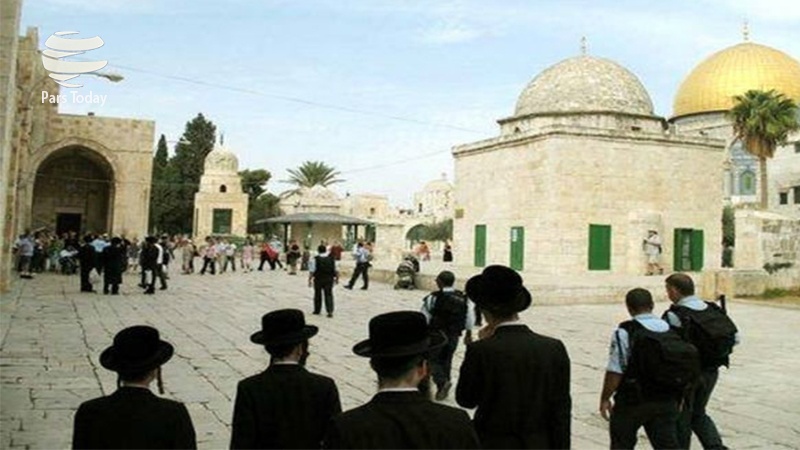 Iranpress: مستوطنون صهاينة يقتحمون المسجد الأقصى