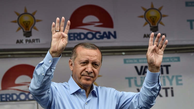 Iranpress: المعارضة  التركية تطلب إلغاء تفوبض الرئيس أردوغان