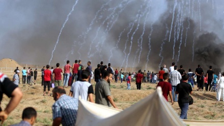 Zionist army attacks Gaza where Palestinians stage weekly protest