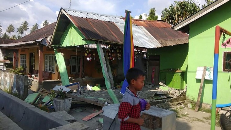 Iranpress:  Earthquake rocks Indonesian island