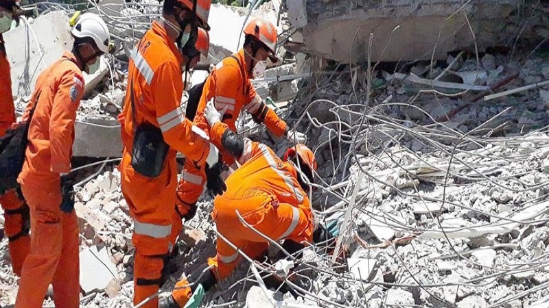Iranpress: Indonesian earthquake death toll rises to over 1,200