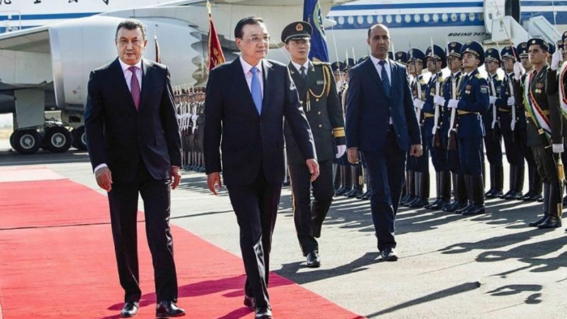 Iranpress: Chinese PM arrives in Tajikistan for SCO meeting