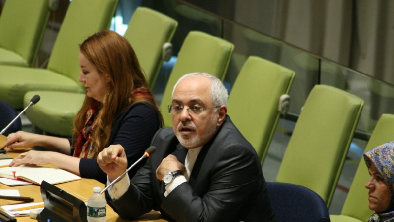 Iranpress: Zarif: Dollar usage reduces in bilateral trade