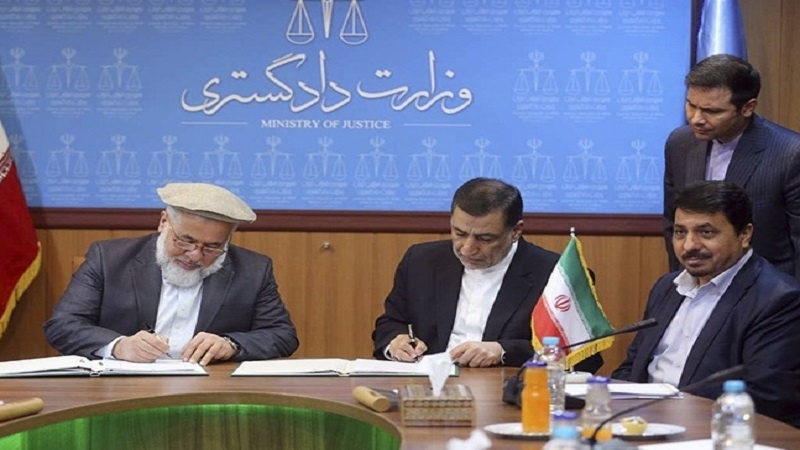 Iranpress: Iran, Afghanistan sign MoU to strengthen judicial cooperation 
