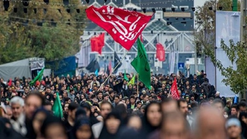 Iranpress: Huge crowds take part in Tehran
