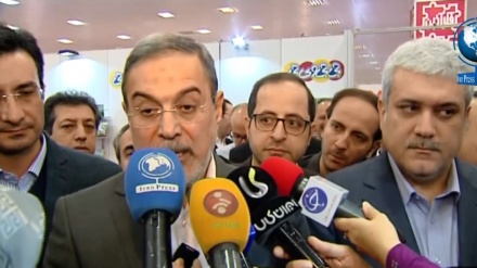 Iranian minister calls for updating technology in schools