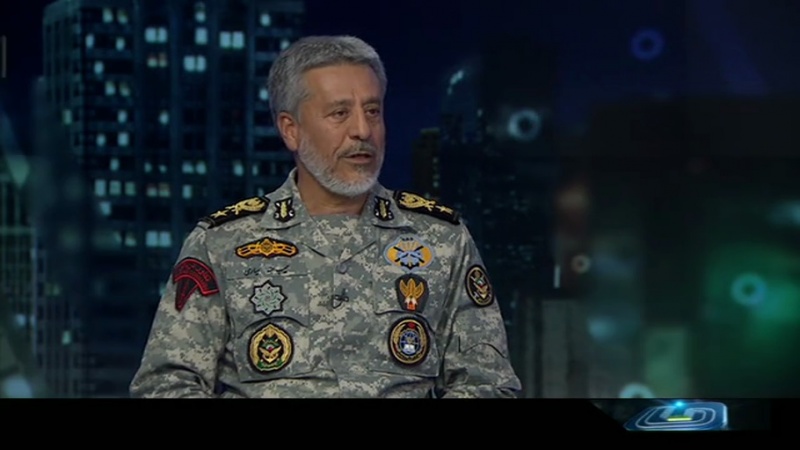 Iranpress: Rear Admiral Sayyari: Iranian experts make all defence and military systems