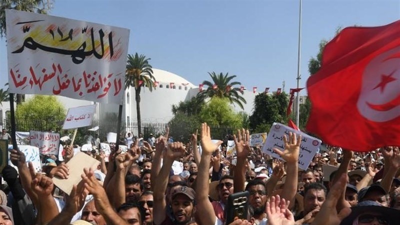Iranpress: Tunisian activists protest against Saudi Crown Prince visit