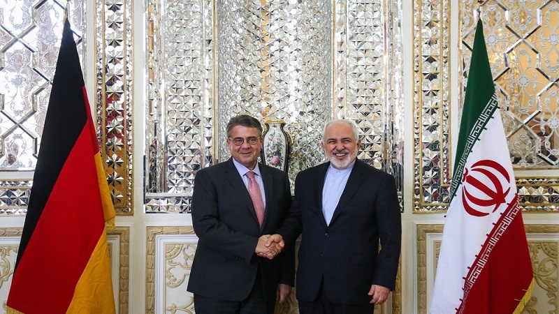 Iranpress: Zarif talks to former German FM about bilateral ties 