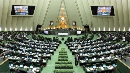 Iranian MPs approve allocating 1 percent of bank revenues to educational justice