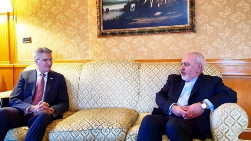 Iranian Foreign Minister Mohammad Javad Zarif (L) and Swedish Foreign Minister Margot Wallstrom (R)