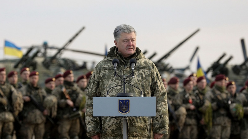 Iranpress: Ukraine parliament backs Poroshenko’s 30-day martial law