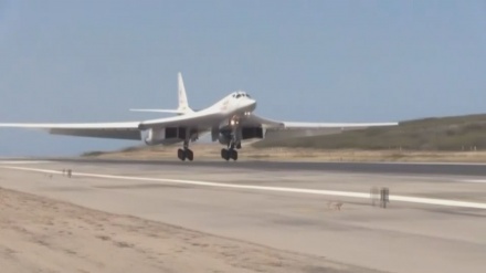 Russia sends two supersonic bombers to Venezuela