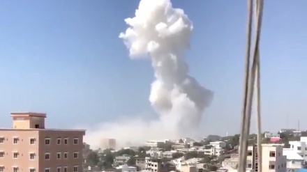 Deadly blasts rock Mogadishu near presidential palace