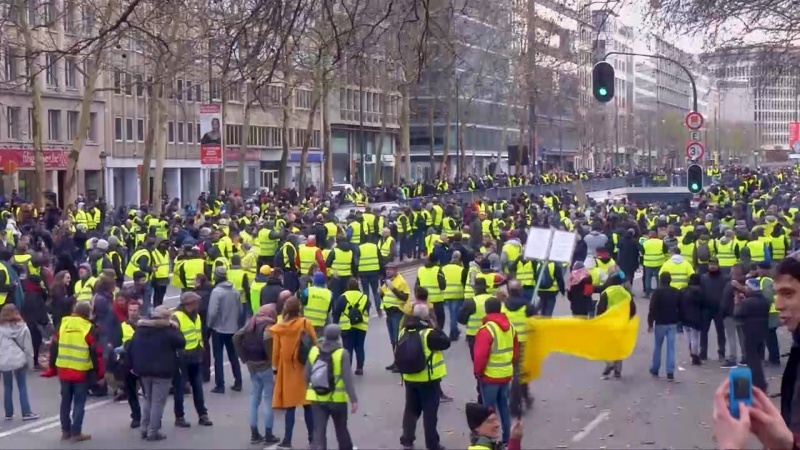 Iranpress: Belgian police arrest 400 protesters in Brussels 