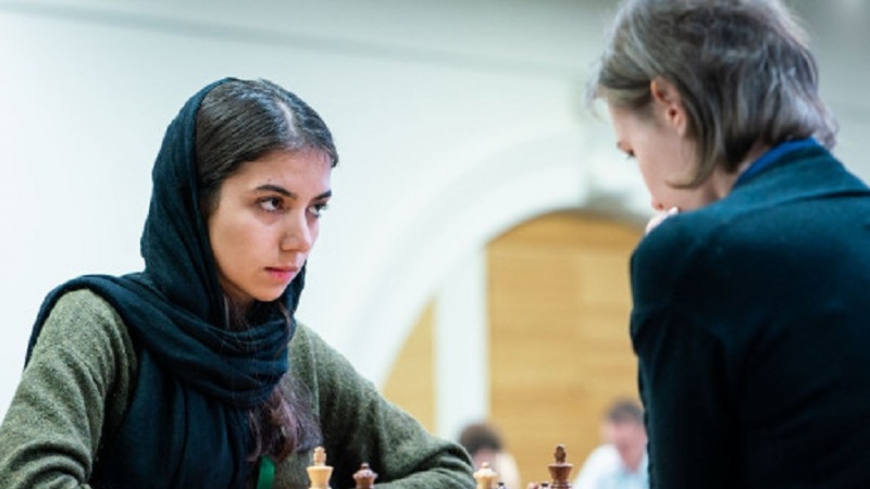 Iranpress: Iranian woman chess player stars at WRBCC 2018