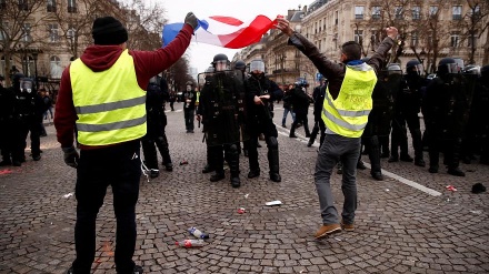 French 'Yellow Vests' gather in Paris for tenth weekend of protests