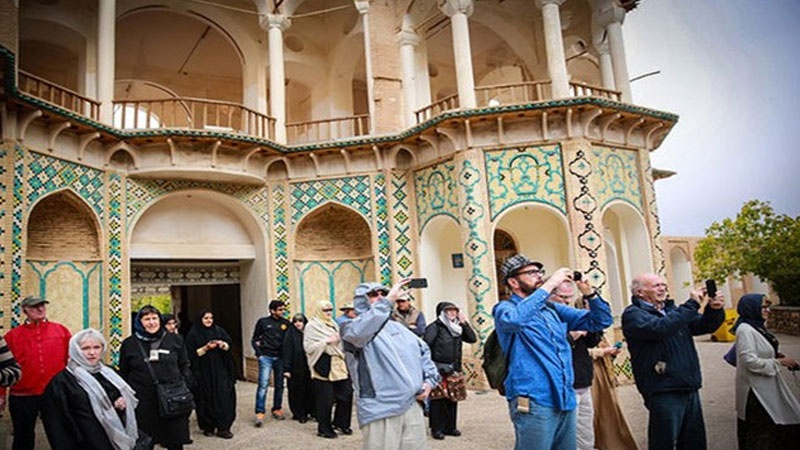 Iranpress: Number of American Tourists Visiting Iran Rising