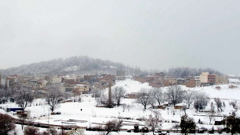Iranpress: Photo: Snowfall sweeps through Iran