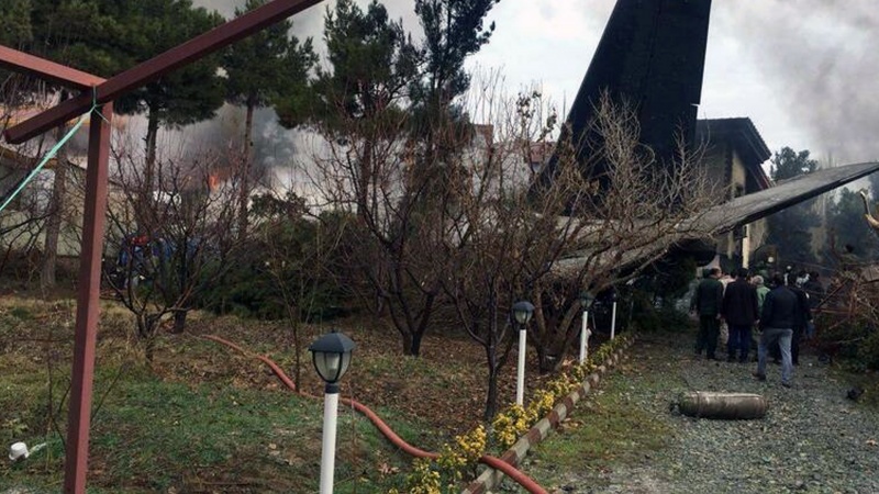 Iranpress: Cargo plane makes crash landing in west of Tehran