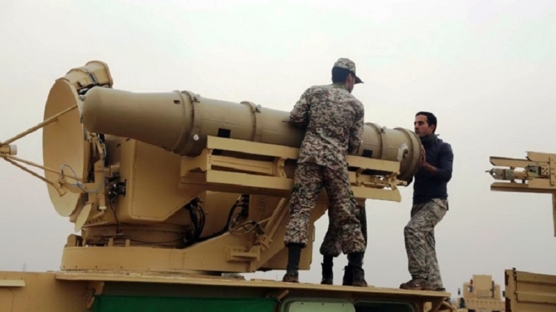 Iranpress: Iran unveils domestically-built radar near Pakistan border