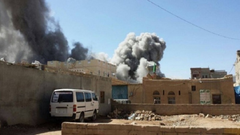Iranpress: Saudi-led coalition bombards residential areas in Yemeni border