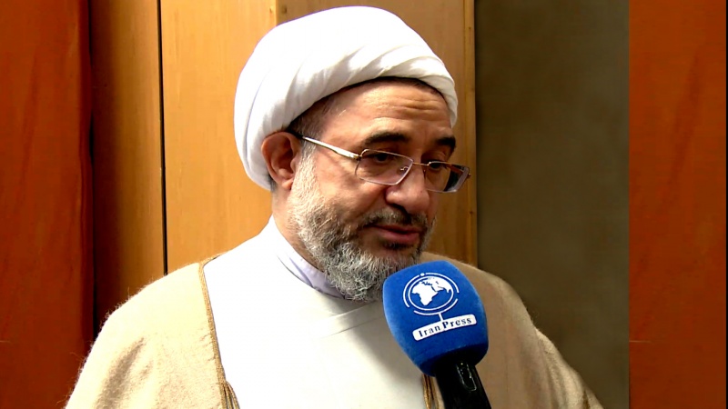 Iranpress: Islamic world should stand united against attacks on its identity: Iranian cleric 