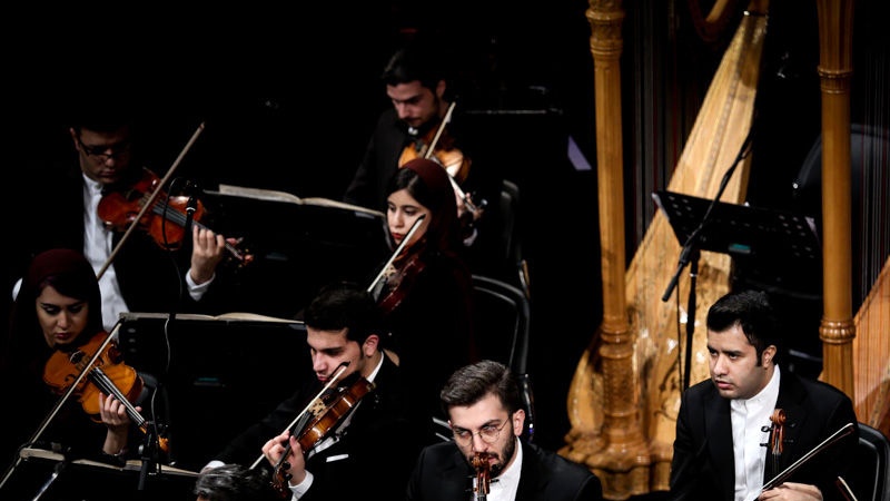 Iranpress: Photo: Tehran Symphony Orchestra performs at Vahdat Hall
