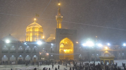 Pilgrim prayers during snowfall in Iran