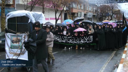Photo: People from Kermanshah mourn martyrdom of Prophet's daughter