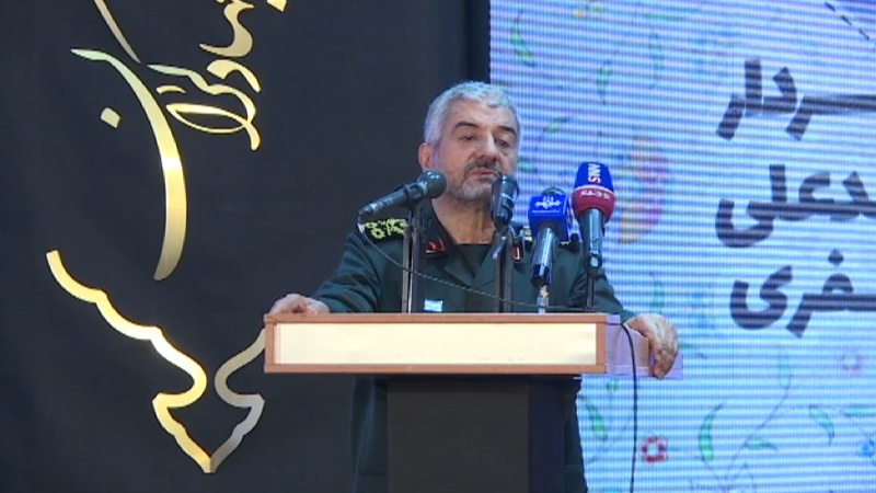 Iranpress: Islamic Revolution flourished with youth power and faith: IRGC Commander