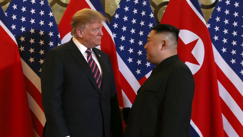 Iranpress: Trump meets with Kim Jong Un