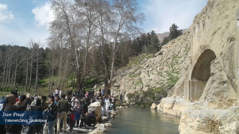 Iranpress: Photo: Taq-e Bostan historic site in Kermanshah, hosts Nowruz tourists