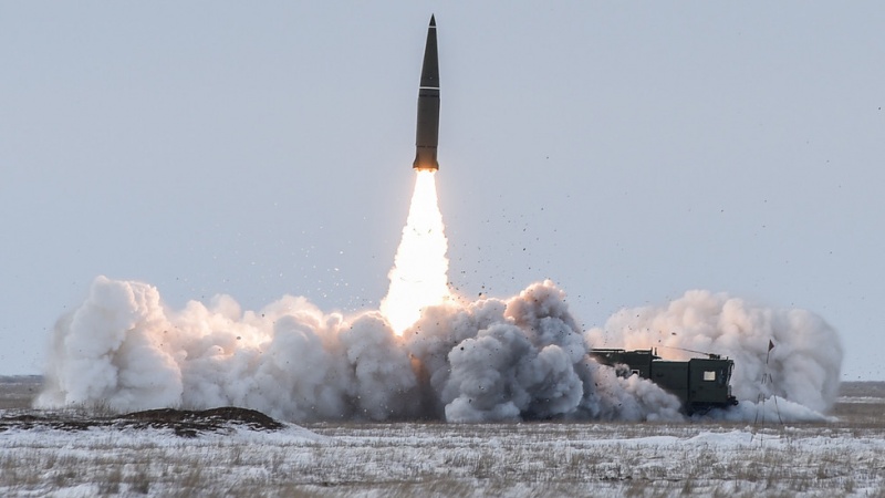 A launch of a missile from a Russian Iskander system. US says that 9M729, one of the Iskander-launched missiles, violates INF. (RT)