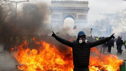 18th Yellow Vest protests turn violent in Paris