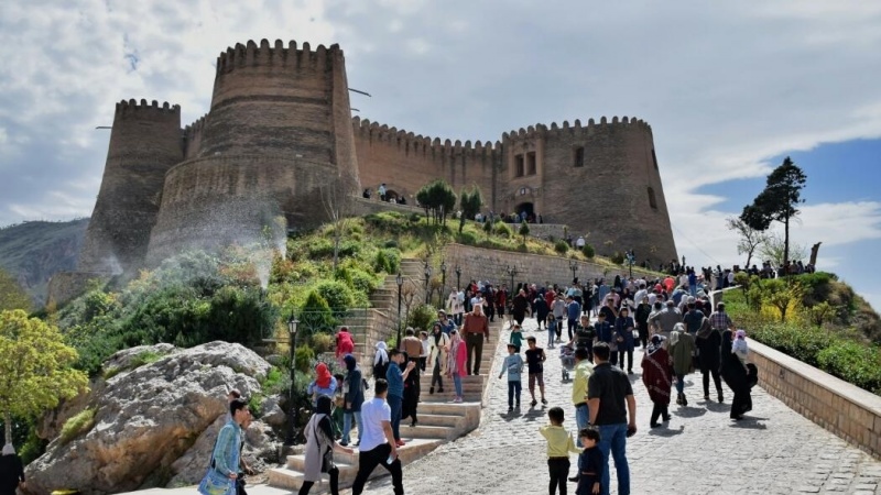 Iranpress: Lorestan registers Kamancheh in UNESCO cultural heritage list 
