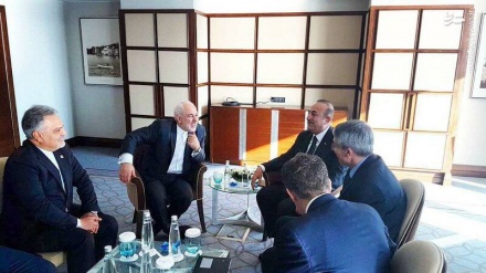 Iranian, Turkish FMs discuss latest developments in the world