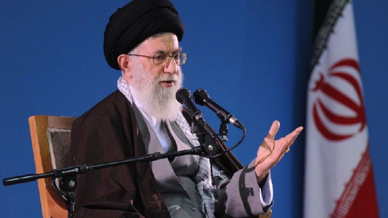 Iranpress: قائد الثورة الإسلامية يستقبل حشدًا من المعلمين والمثقفین