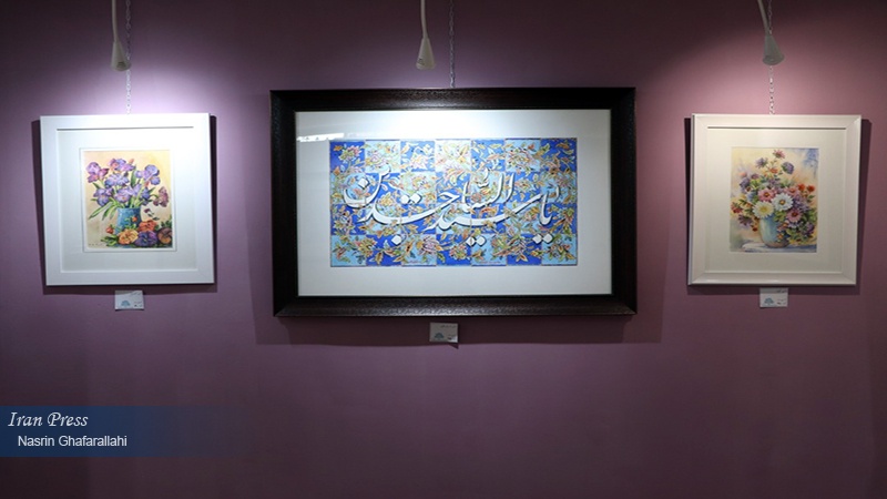 Iranpress: Artworks exhibition held in Isfahan to support flood victims 
