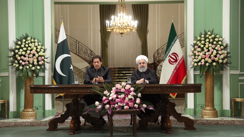 Iranpress: رئيس الجمهورية: تم اتخاذ خطوة جديدة في مسار تنمية العلاقات الثنائية بين ايران وباكستان