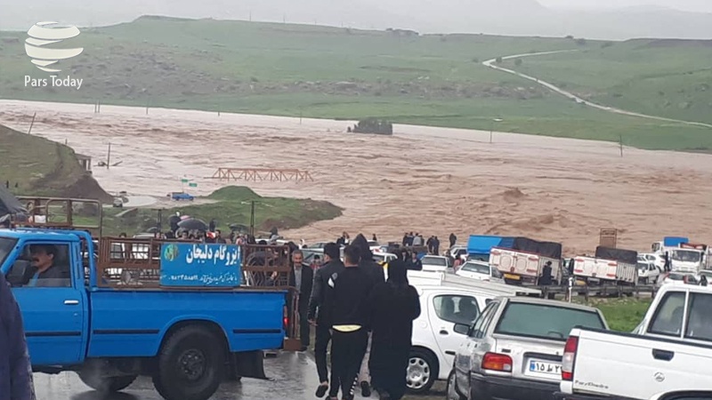 تخریب پل 45ساله گاومیشان در دره‌شهر ایلام