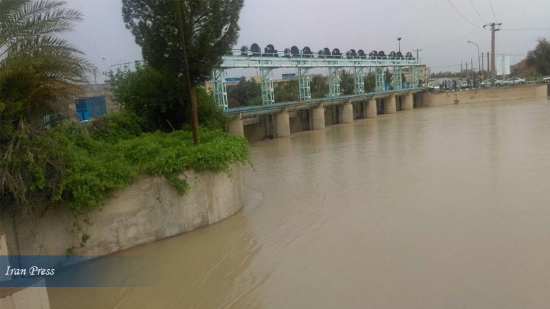 Iranpress: السيول تجتاح محافظة سيستان وبلوشستان