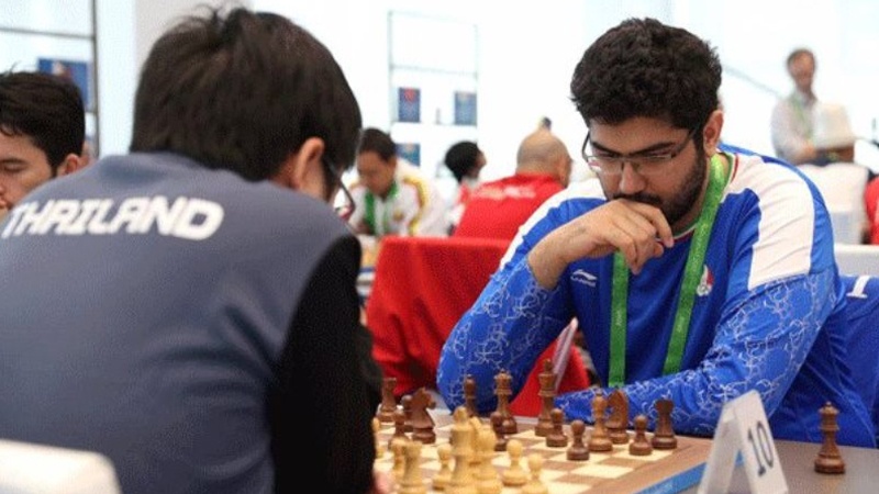Iranpress: ممثل إيران في ألعاب الشطرنج الدولية يتصدر قائمة اللاعبين