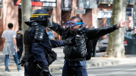  Police deploy tear gas against 'Yellow Vests' in southern France 