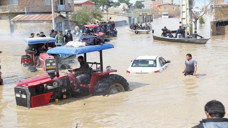 Iranpress: Italy sends humanitarian supplies to flood-hit Iran