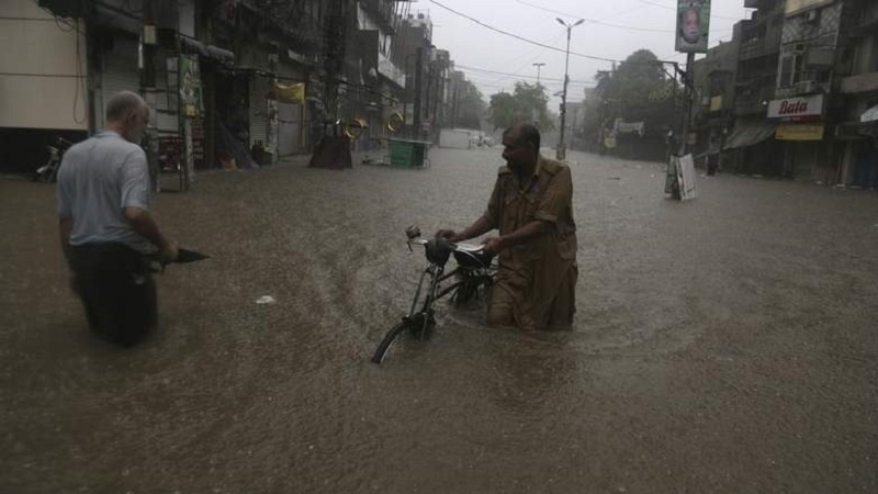 Iranpress: Rains, dust storm kill tens in India, Pakistan
