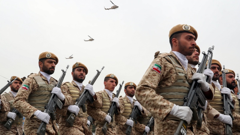Iranpress: هيئة الأركان العامة للقوات المسلحة الإيرانية تحذر أعداء إيران