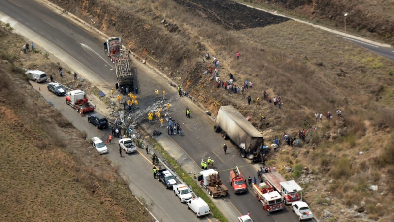 Iranpress: Bus with catholic pilgrims collides with tractor-trailer in Mexico, Killing 21