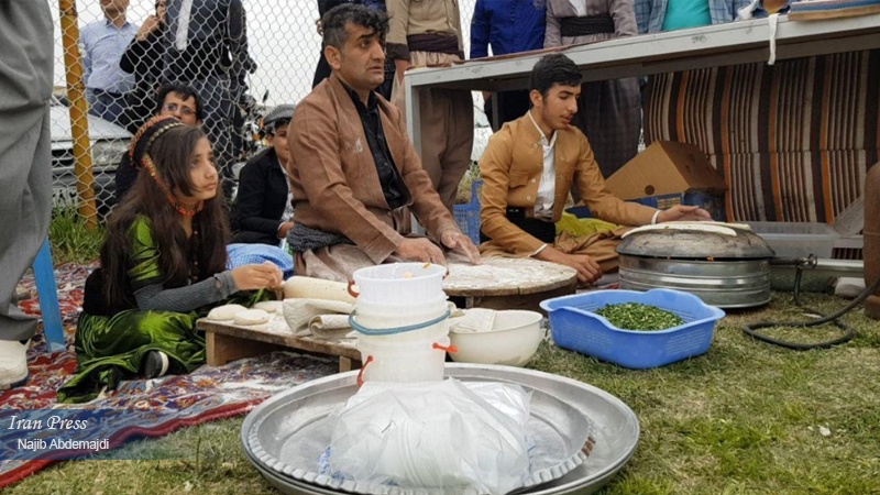 Iranpress: Kurdish Regional Festival kicks off in west Azerbaijan